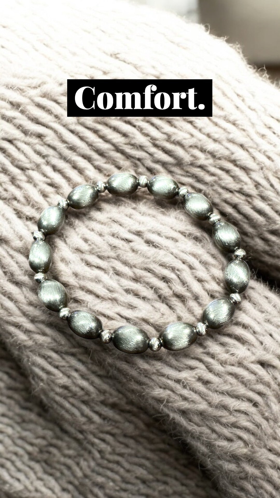 Handmade 10mm Oval Navajo Bead & 4mm Round Silver Navajo Bead Stretch Bracelet 711631